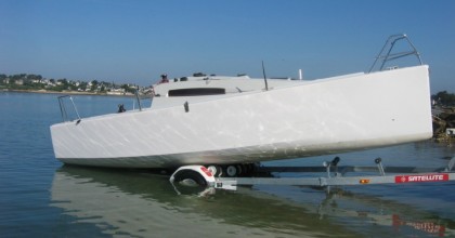 Minibee on trailer on beach